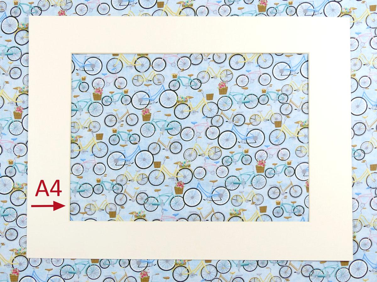 Patchworkstoff mit vielen bunten Fahrrädern aus der Kollektion Beach Bound A4 Ansicht